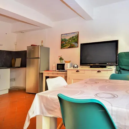 1 Bedroom Lovely In Jean Du Gard דירה